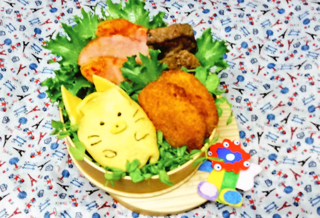 0325pinkmoon's tweet image. #お弁当記録 　#キャラ弁当
#すみっコぐらし弁当
#すみっコねこ弁当
#ミャクミャク応援団

5/26 月曜日のお弁当です✨
今日も元気いっぱい頑張るじぇ
