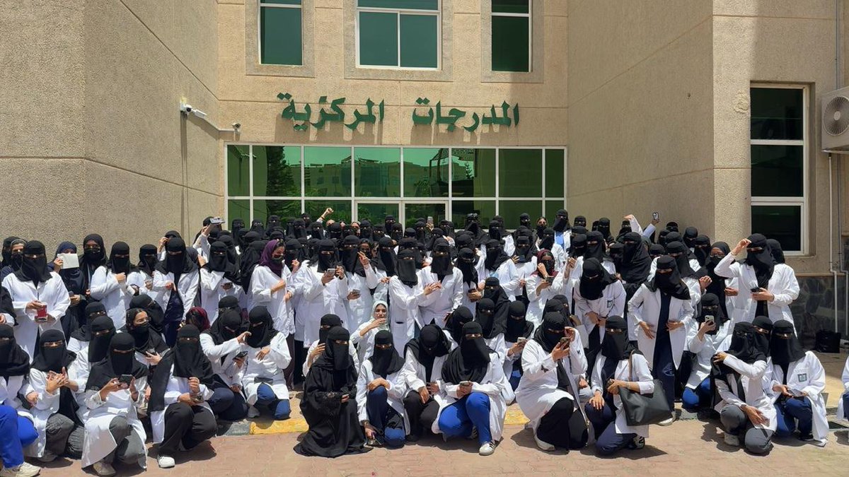 xiy_26's tweet photo. الحمدلله ❤️❤️
هذي بداية الرحلة👩🏻‍⚕️
25/5/2025 https://t.co/AlgOeLpFaO