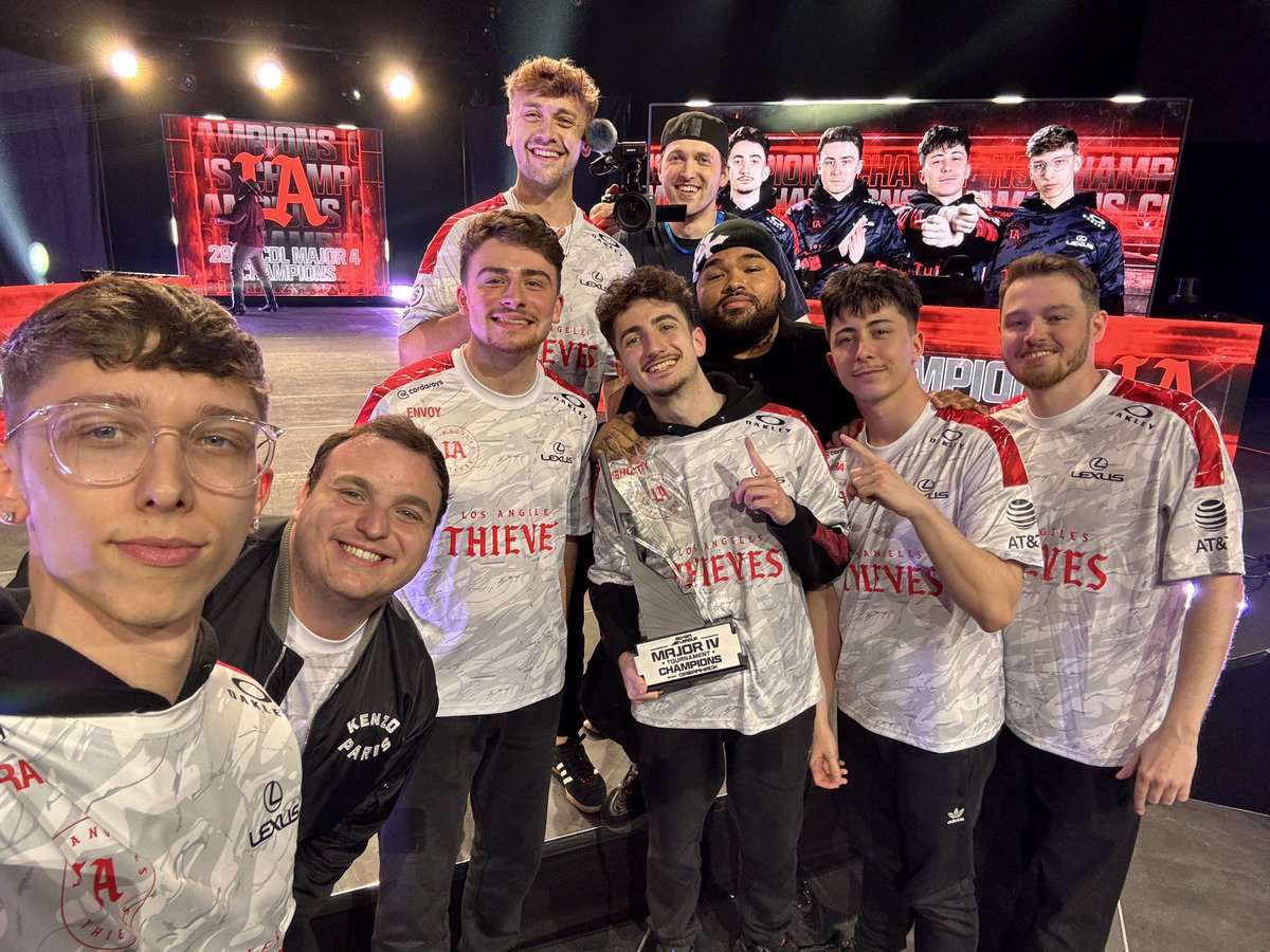 100Thieves's tweet photo. Smiling through it all! Can't believe this my life https://t.co/sqQKwPWWYc