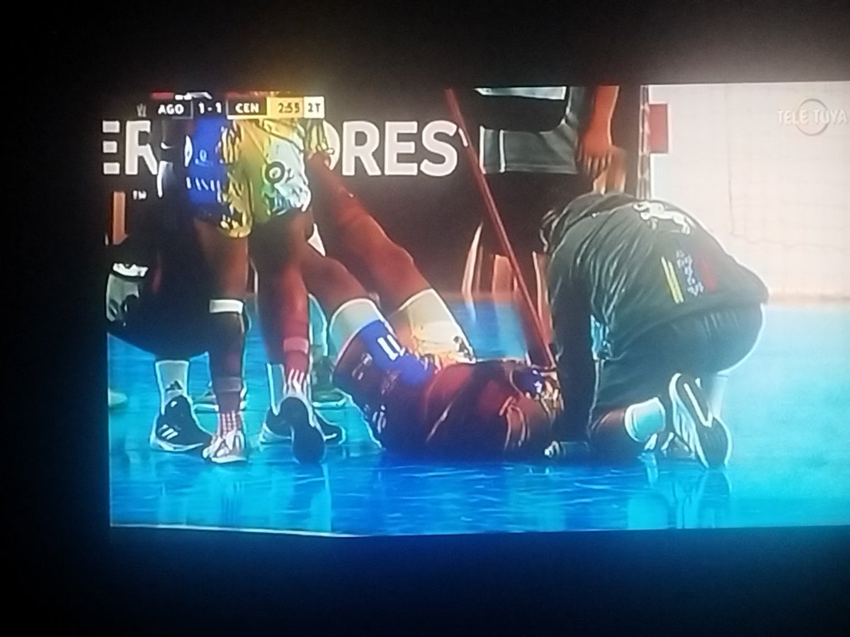 theleft07's tweet photo. @LaTeleTuya saludos desde la isla de margarita disfrutando y apoyando @centaurosdecaracas y a Victor CURRY Carreño. y la liga premier futsal nueva Esparta. seguimos dejando huellas. https://t.co/fW6lXvqlCp