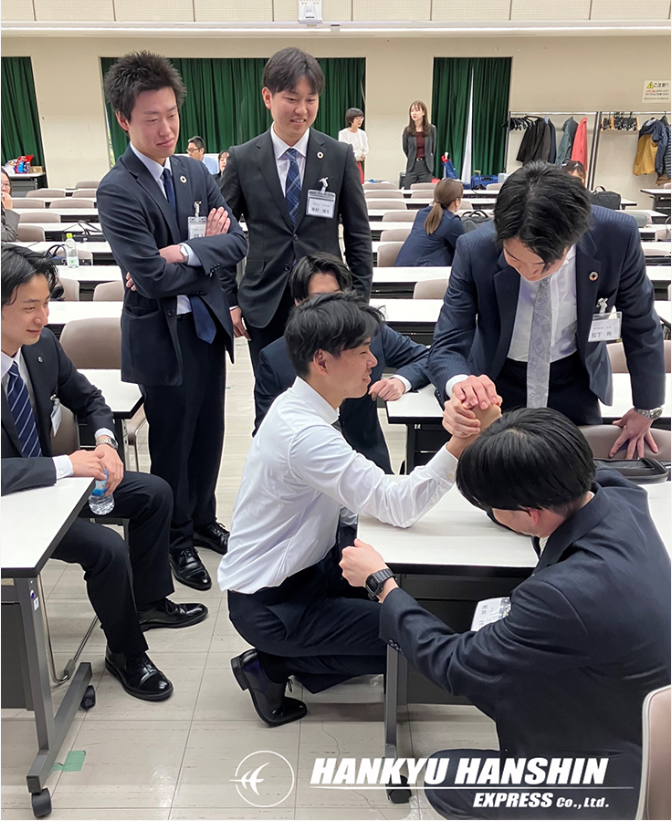 HEX_GP's tweet image. 今年も30名の新入社員を迎え、約1ヶ月にわたる新入社員研修を行いました🌸
先輩社員による仕事内容の説明や倉庫見学、グループワークやレクリエーションを通して、これから自分たちの働く姿を思い描き、新入社員同士の親睦を深めるきっかけとなりました。…
