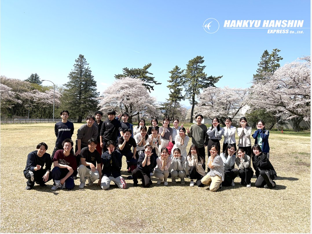 HEX_GP's tweet image. 今年も30名の新入社員を迎え、約1ヶ月にわたる新入社員研修を行いました🌸
先輩社員による仕事内容の説明や倉庫見学、グループワークやレクリエーションを通して、これから自分たちの働く姿を思い描き、新入社員同士の親睦を深めるきっかけとなりました。…