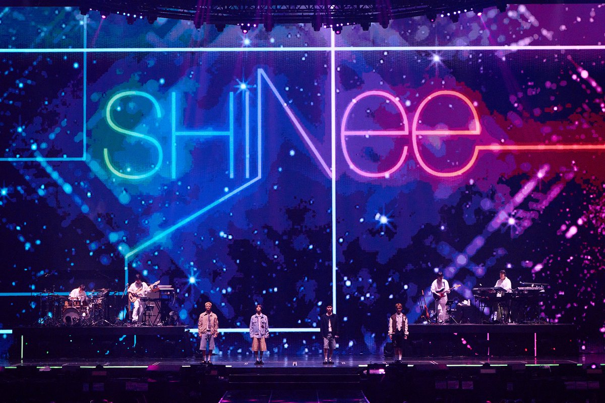 SMTOWNGLOBAL's tweet photo. 이게 바로 #샤이니! 일곱 번째 단독 콘서트로 펼친 17년간의 찬란한 에세이
'근본 셋리’와 올 밴드 라이브 퍼포먼스로 만난 샤이니만의 독보적 음악 서사
공간의 확장성+시간의 연속성 담은 환상적 연출! 새 레전드 공연 탄생

https://t.co/gTiST5Plfh

#SHINee #샤이니
#SHINeeWORLDVII_ESSAY
#EveryStageShinesAroundYou
#샤이니월드7 #에세이