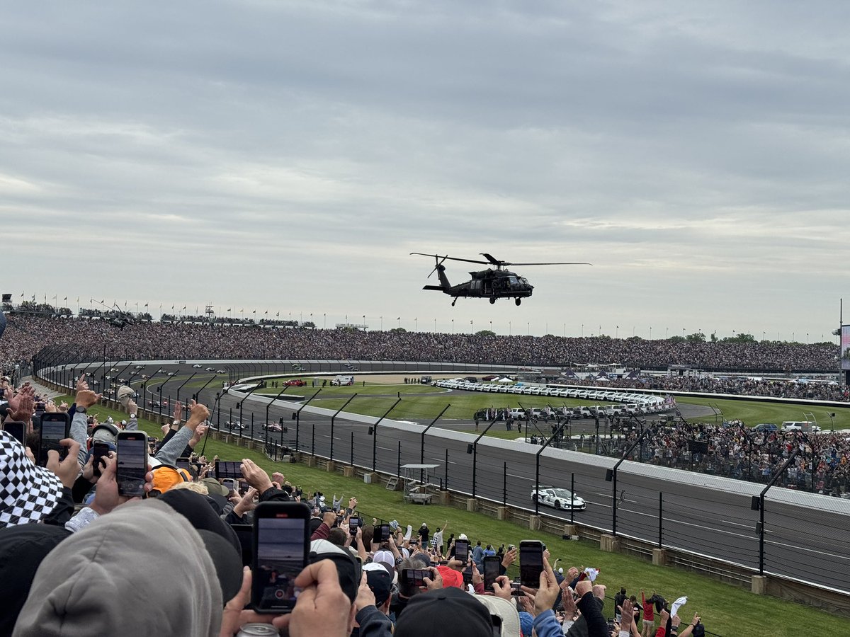 VideoHession's tweet image. What an absolutely wild and entertaining 109th running of the Indianapolis 500!
Great to catch up with @AllenBestwick even though he only had to handle commentary for 350,000 people at @IMS! #Indy500