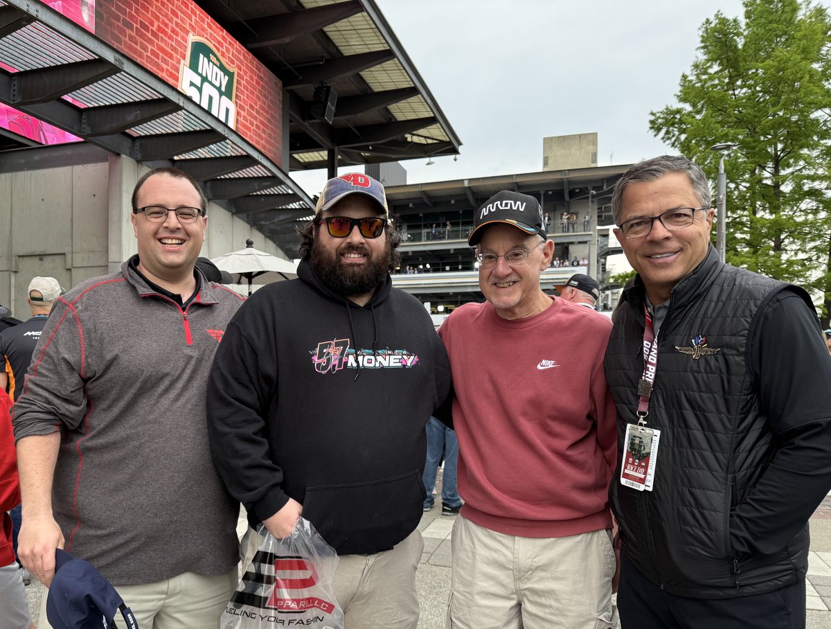 VideoHession's tweet image. What an absolutely wild and entertaining 109th running of the Indianapolis 500!
Great to catch up with @AllenBestwick even though he only had to handle commentary for 350,000 people at @IMS! #Indy500