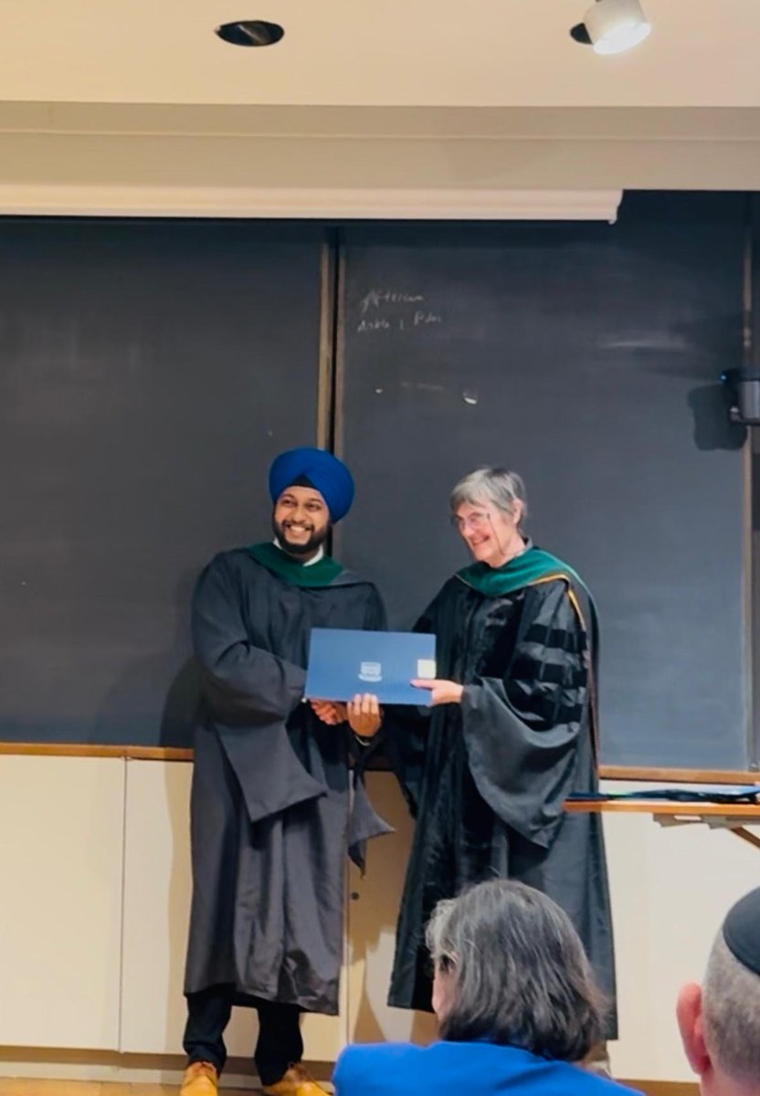Lovedeep Dhingra (@lovedeepdhingra) on Twitter photo 1/ Earlier this week, I graduated with my MHS degree in the Clinical Informatics and Data Science track from <a href="/YaleMed/">Yale School of Medicine</a>.
While 'the grind don’t stop', weekends after big milestones have a way of nudging you into reflection🎓🧵 1/ Earlier this week, I graduated with my MHS degree in the Clinical Informatics and Data Science track from <a href="/YaleMed/">Yale School of Medicine</a>.
While 'the grind don’t stop', weekends after big milestones have a way of nudging you into reflection🎓🧵