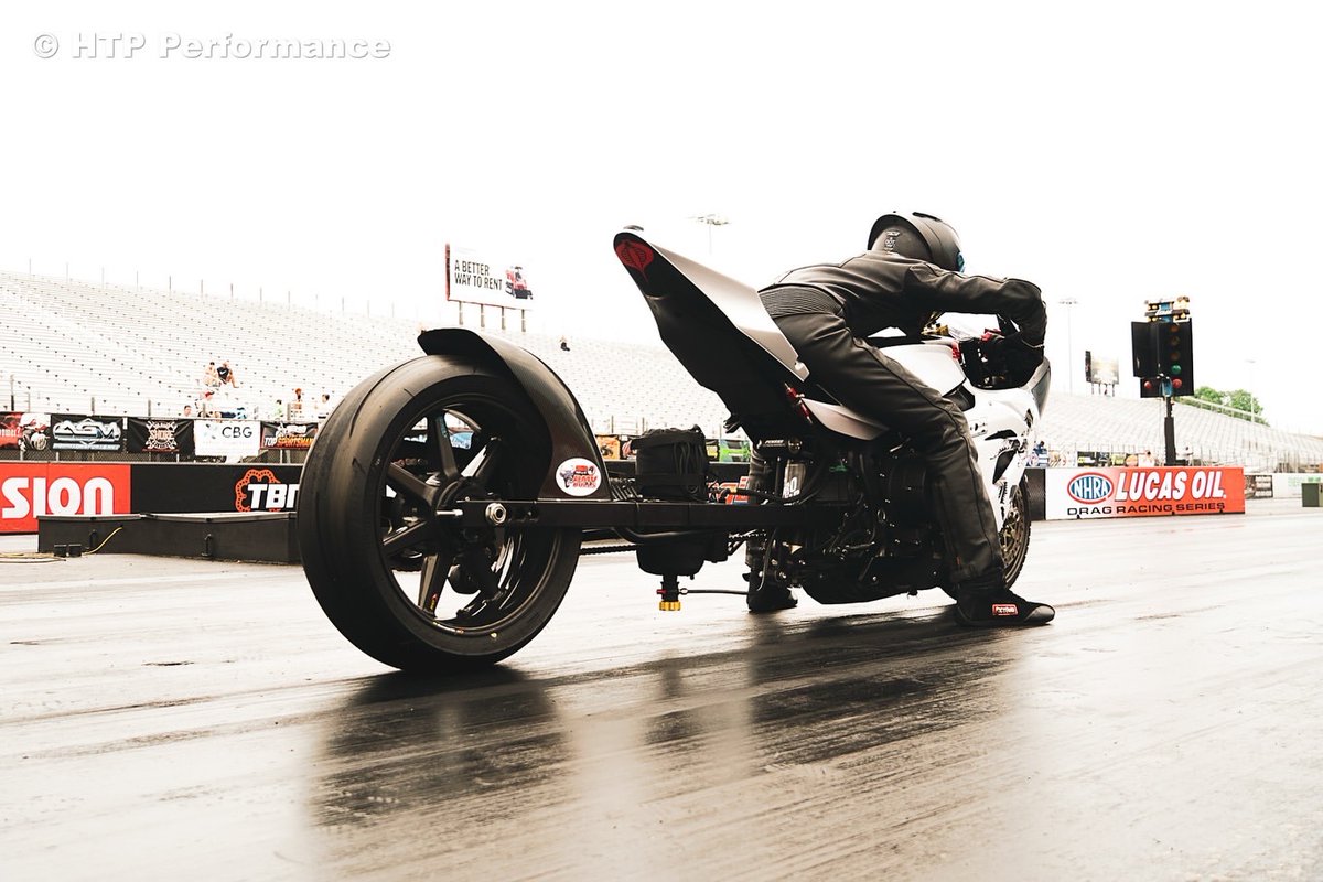 RideDunlop's tweet photo. Prepare for launch! With the Dragmax 🚀
📸 @htpracing from @xdaracing @racevmp!
#RideDunlop #RaceDunlop #DunlopFamily #Dragmax #DragRacing #DragBike https://t.co/utuoZcHZTy