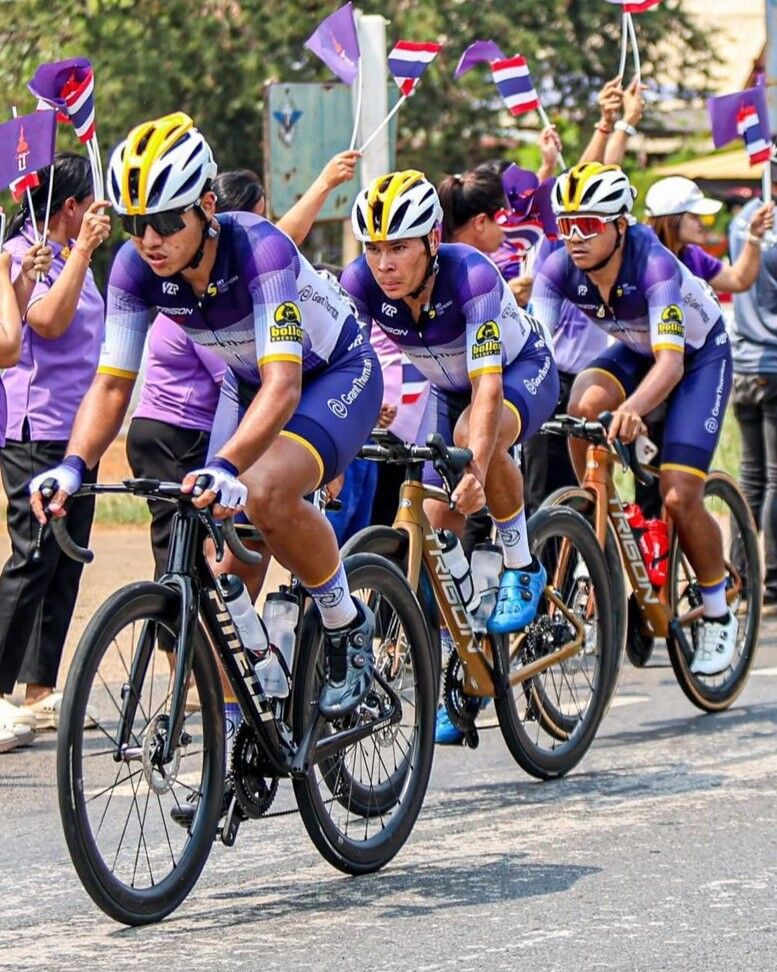 BolloxEnergy's tweet image. Wnergy gels are the perfect companion to boost your performance. With fast-acting carbs, they deliver an instant energy kick when you need it most. 🚴 #PerformanceBoost #bolloxenergy #bollox #useyourbollox #grantthorntoncyclingteam