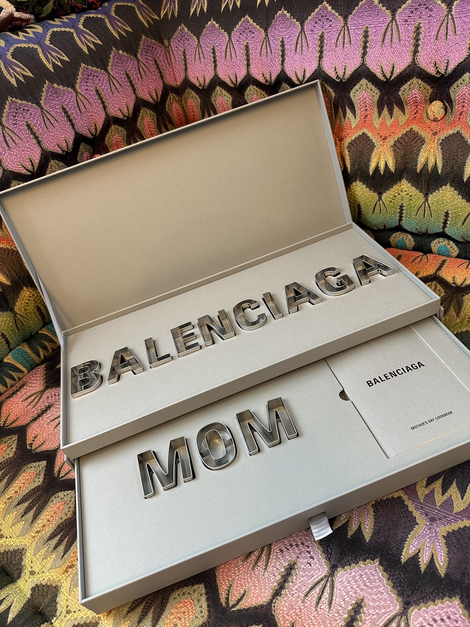 非売品　BALENCIAGA アルファベット型クッキー型セット バレンシアガ BALENCIAGA クッキー 型 非売品 - メルカリ