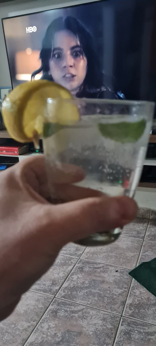 Gin tonic y the last of us, no hay mejor plan en esta noche de domingo