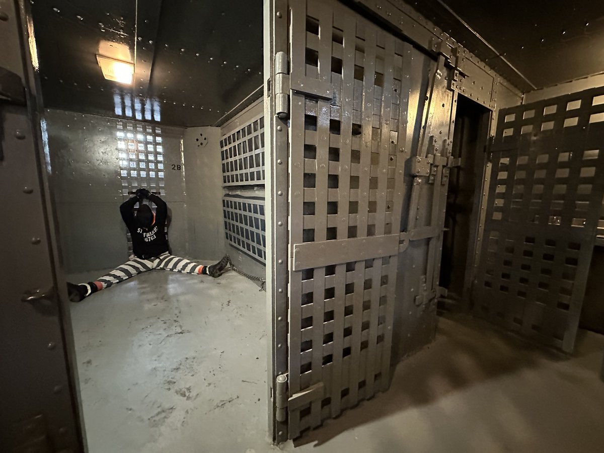 For the restraint in the neighboring cell, I just heard the order that the irons stay on for a minimum of 8 hours. <a href="/strafobjekt/">strafobjekt</a>