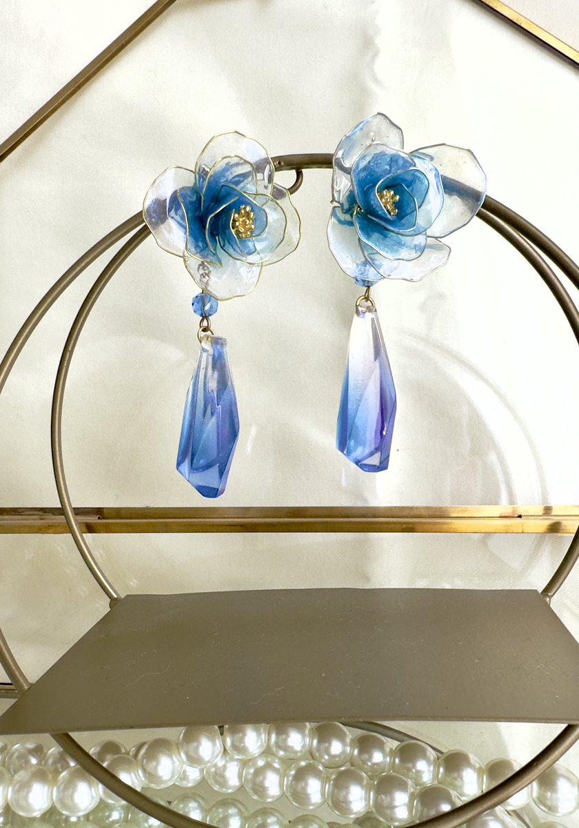 #今日のイチオシ作品
大ぶりの花ピアス。
透明感があるので、どこまで華やか過ぎないですね。
これは自分用。
色違いでおけてま用に作れたらと思ってます。

6/1(日)おけがわ手づくりマーケット in 桶川べに花ふるさと館