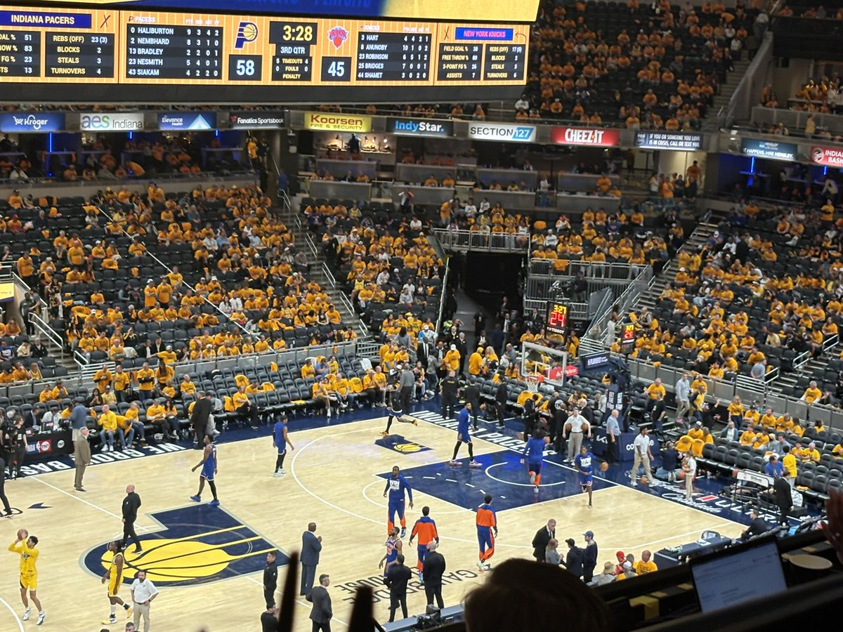 Knicks are going with layup lines at halftime of Game of 3. They trial Indiana by 13: