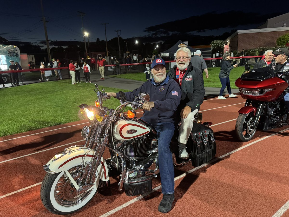 Bruce Badgley (@badgleybruce) on Twitter photo Congratulations <a href="/WilsonBulldogs/">Wilson Bulldogs Football</a> Doug Dahms and Bruce Harbach from <a href="/SVAthletics/">Sch Valley Athletics</a> going into <a href="/PSFCA_/">PSFCA</a> Hall of Fame! <a href="/HSFBamerica/">High School Football America</a> Congratulations <a href="/WilsonBulldogs/">Wilson Bulldogs Football</a> Doug Dahms and Bruce Harbach from <a href="/SVAthletics/">Sch Valley Athletics</a> going into <a href="/PSFCA_/">PSFCA</a> Hall of Fame! <a href="/HSFBamerica/">High School Football America</a>