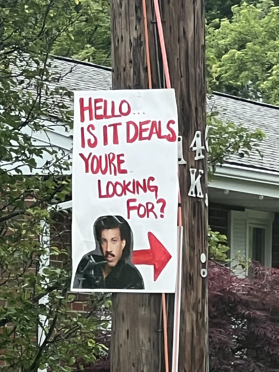 samxox95's tweet photo. love my neighborhood https://t.co/c3SdVWJ2kW