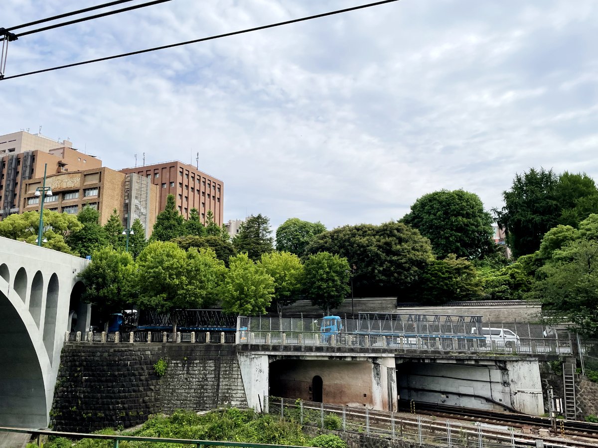 office_sugimoto's tweet photo. おはようございます。東京 #浅草橋 は☁️。
5月早くも最終週ですね。
寒暖差の大きい日が続いています。体調管理にきをつけて今週もがんばりましょ〜！
本日もよろしくお願いします‼️

#企業公式が毎朝地元の天気を言い合う https://t.co/wJH4BGN4qc