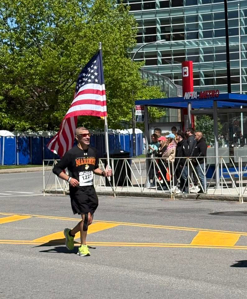 USflagRunner's tweet image. 1st 13 miles were Sub 8 &amp;amp; 9's, way too fast but we finished 26.2 at the Buffalo Marathon with the flag and hit a personal record!! Our 2nd and probably last Marathon, what a ride! 
#NeverForget #BillsMafia #USflagRunner #USMC