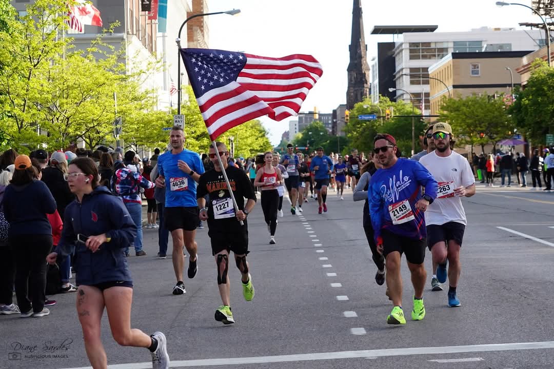 USflagRunner's tweet image. 1st 13 miles were Sub 8 &amp;amp; 9's, way too fast but we finished 26.2 at the Buffalo Marathon with the flag and hit a personal record!! Our 2nd and probably last Marathon, what a ride! 
#NeverForget #BillsMafia #USflagRunner #USMC