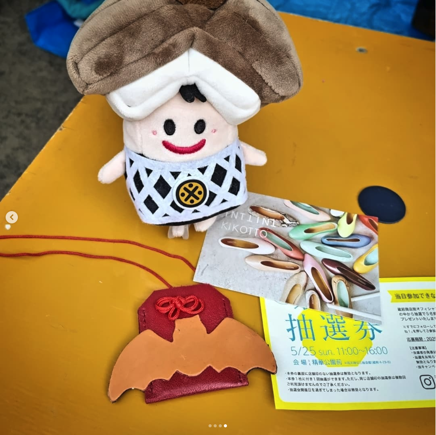 kurachan2020ku1's tweet photo. kurachan_w
昨日は蔵前・精華公園で開催された【下町そぞろマルシェ】に行ったくら〜♫
大人も子供もみんな楽しそうで、くらもからあげ食べたり、TINTTINT.KIKOTTOさんの革の端材を使って、お守りを作ったり、素敵な音楽やマジックを見たりして、すごく楽しかったよ😊
#くらちゃん
#下町そぞろマルシェ https://t.co/Gi3sBVbgY0