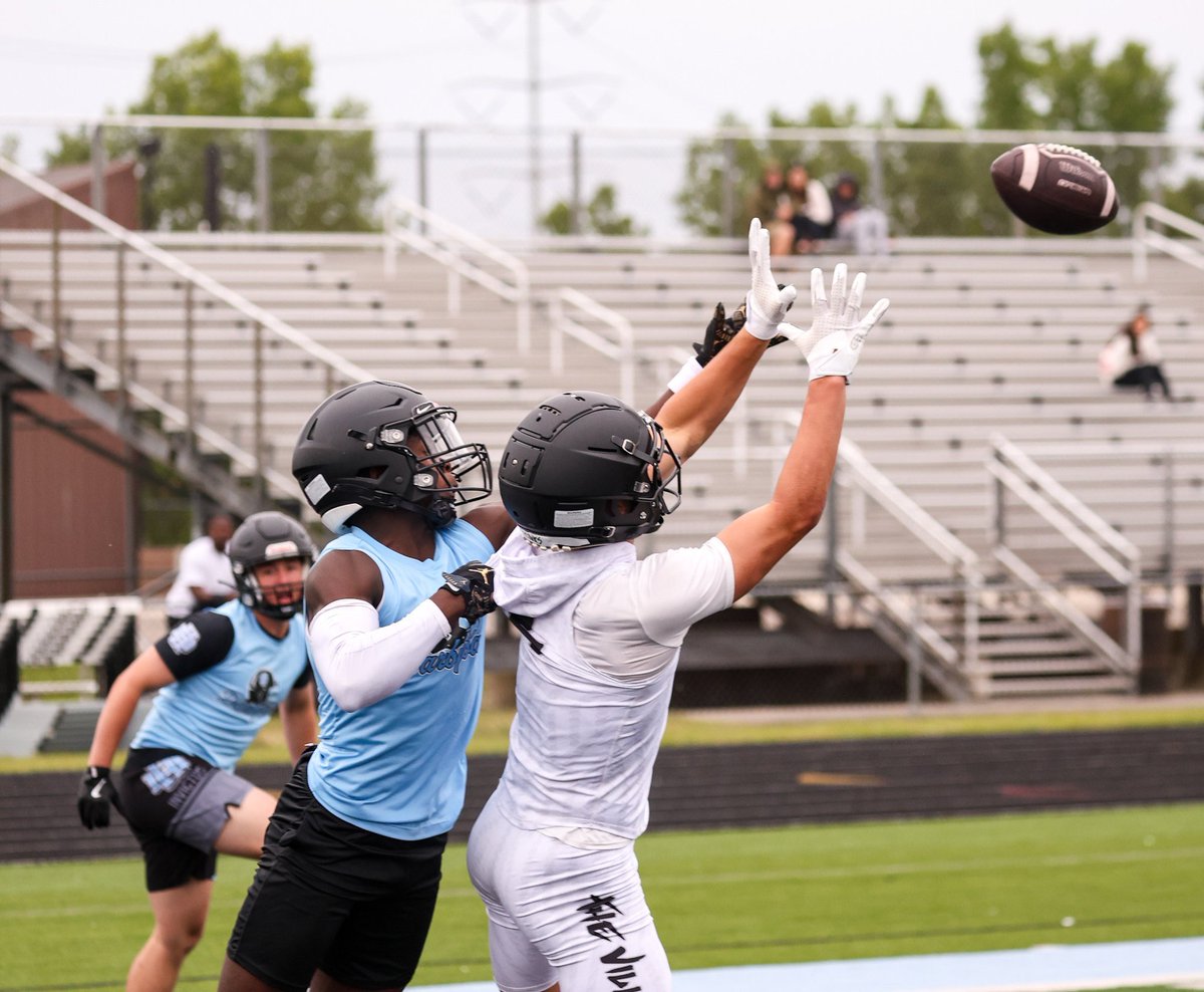 CedricHolman_'s tweet image. Highlights from today’s Central Ohio 7 vs 7 football tournament.
INT, Two Touchdown catches and PBUs! I do it all on both sides of football! #TwoWayPlayer #DarbyBall