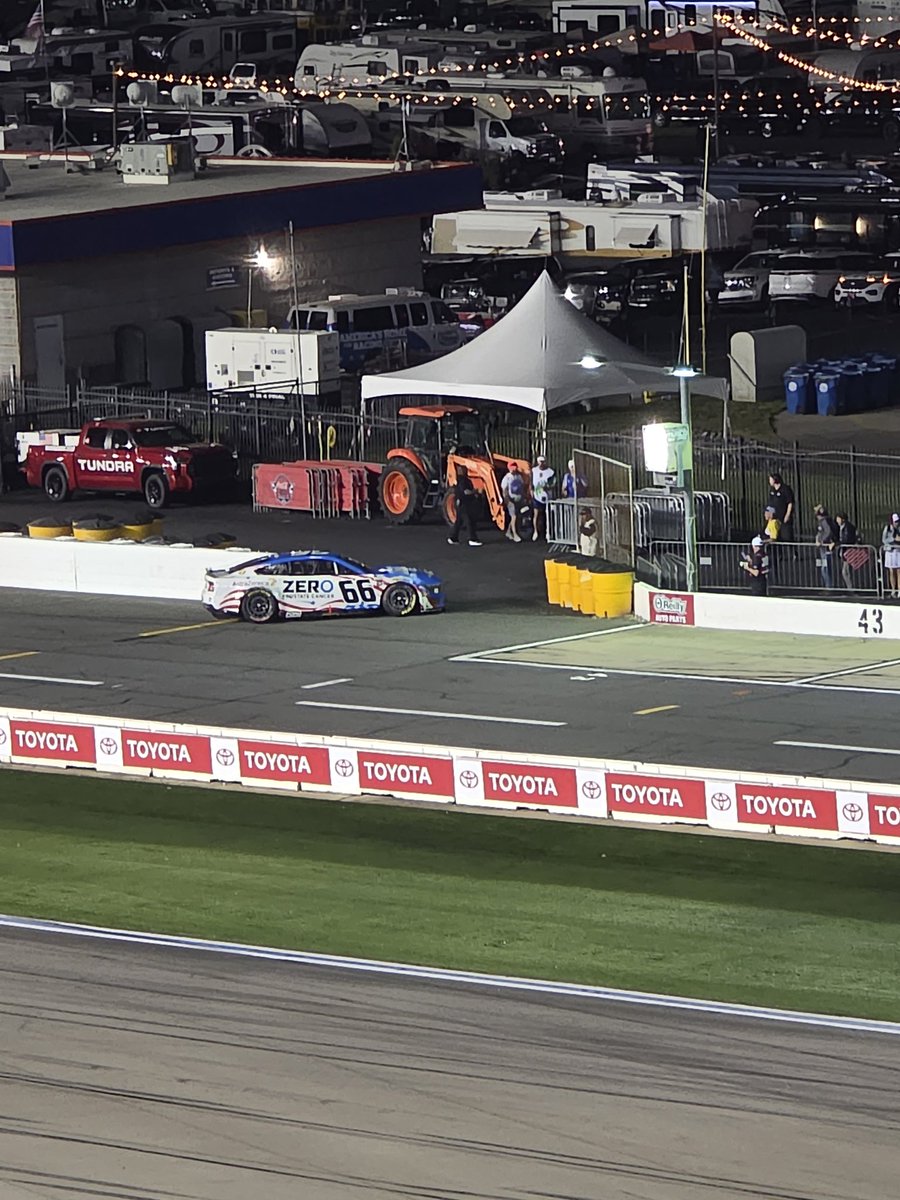 TurboZ06x's tweet photo. @MattWeaverRA Uhhh we just letting him sit here for 10 laps? https://t.co/Hrj67uicyE