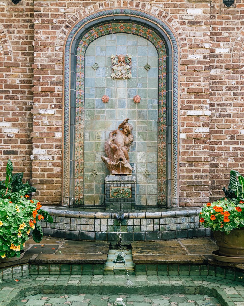 Mobile makes me feel _____________. 💙✨ #visitmobile #mobileal 

📸 and📍: <a href="/Bellingrath1932/">Bellingrath Gardens and Home</a>