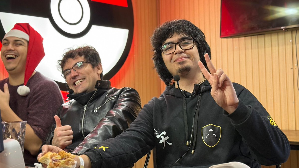blackesportsfgc's tweet image. 2do lugar para @Cloud_17st y tercer lugar para @craimegod en la liga @HDGTeam_ elite, extenuante jornada pero entretenida vivida el día de hoy!  Top3 para ambos jugadores de Black , felicitamos a @AtmaCL_ por el merecido primer lugar 🖤 #JointheBlackSide