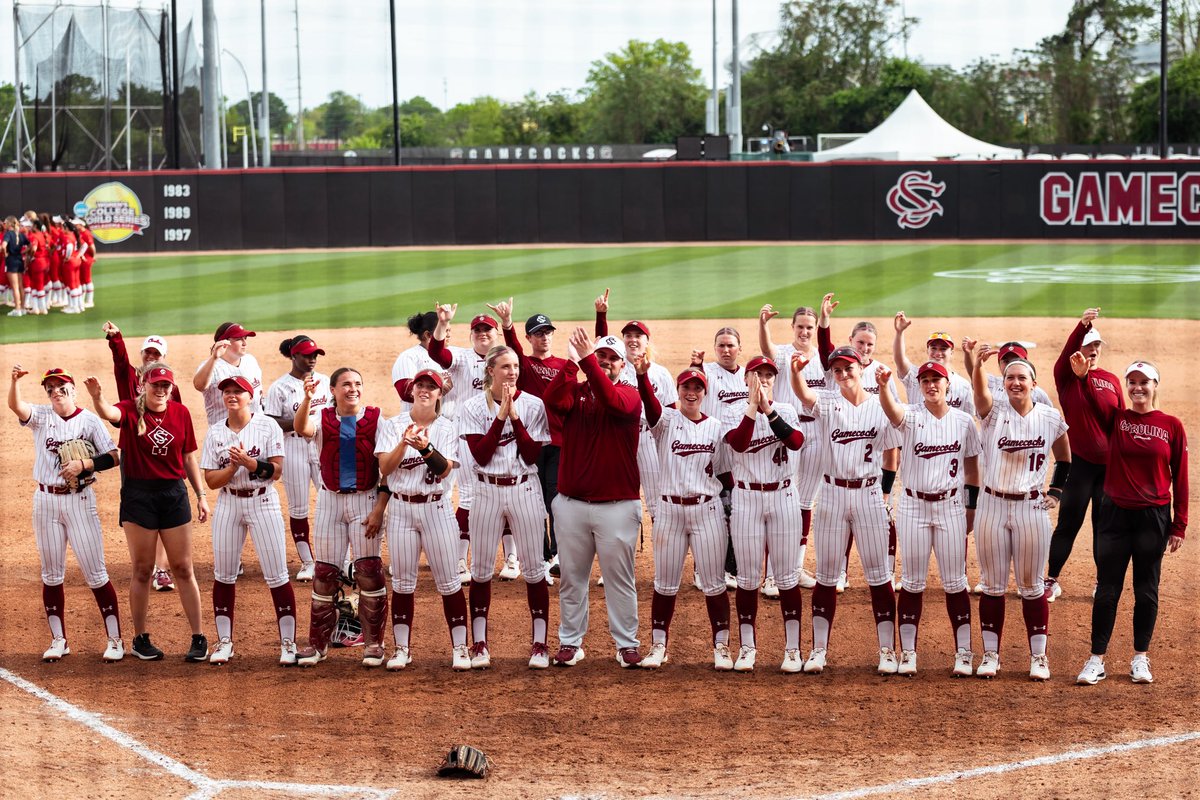 lexiwinters15's tweet image. God has worked and will continue to work through us in Columbia! Could not be anymore blessed!❤️ See everyone back at Beckham soon🤙