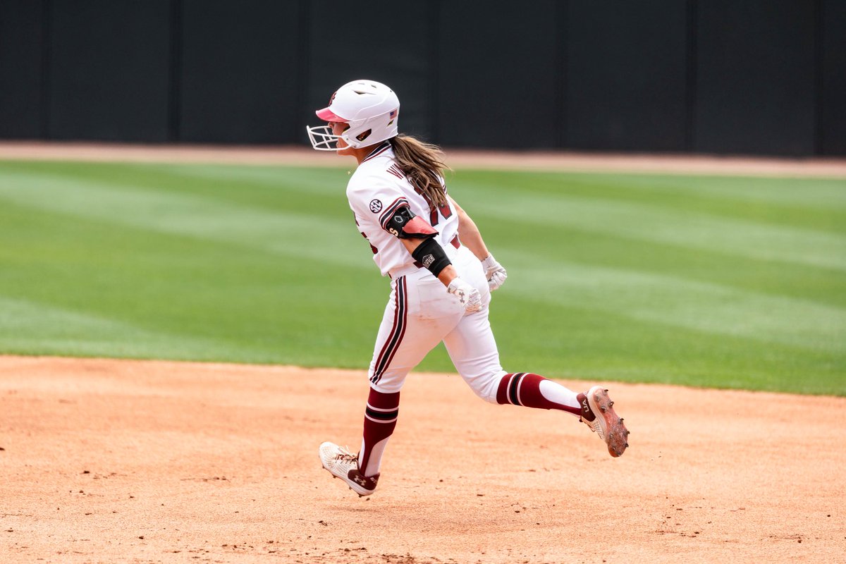 lexiwinters15's tweet image. God has worked and will continue to work through us in Columbia! Could not be anymore blessed!❤️ See everyone back at Beckham soon🤙