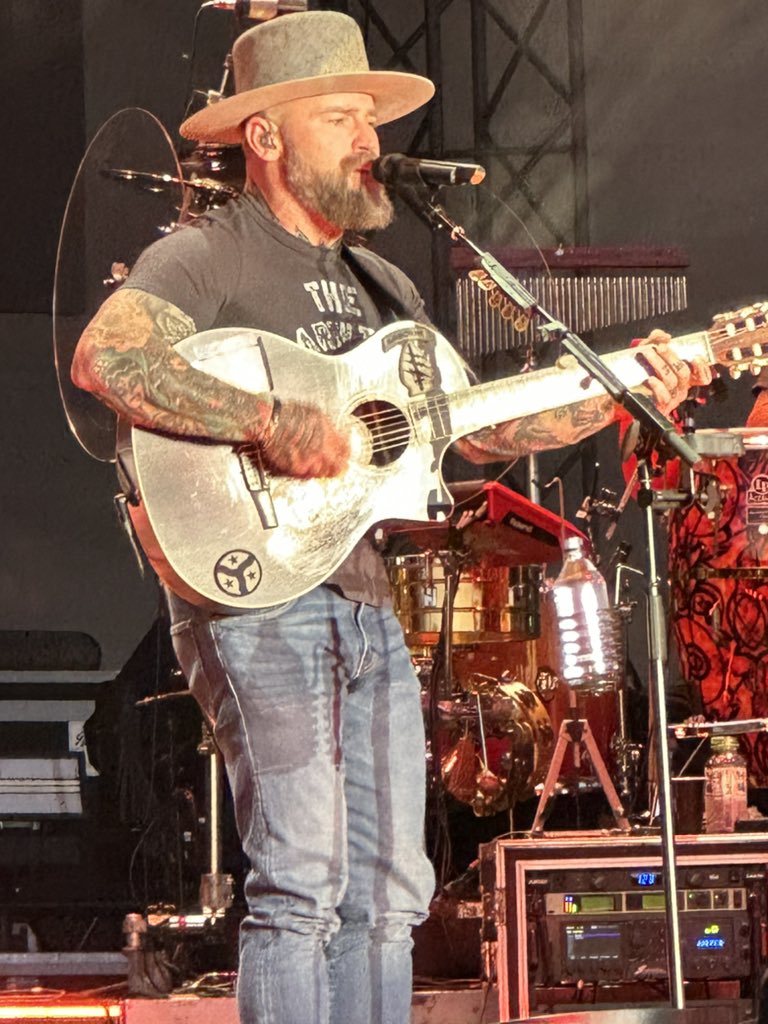 Zac Brown the best !!!! <a href="/AntonioP_71/">Antonio Popp</a> <a href="/SzydlakPopp/">Pamella Szydlak Popp</a> <a href="/zacbrownband/">Zac Brown Band</a>