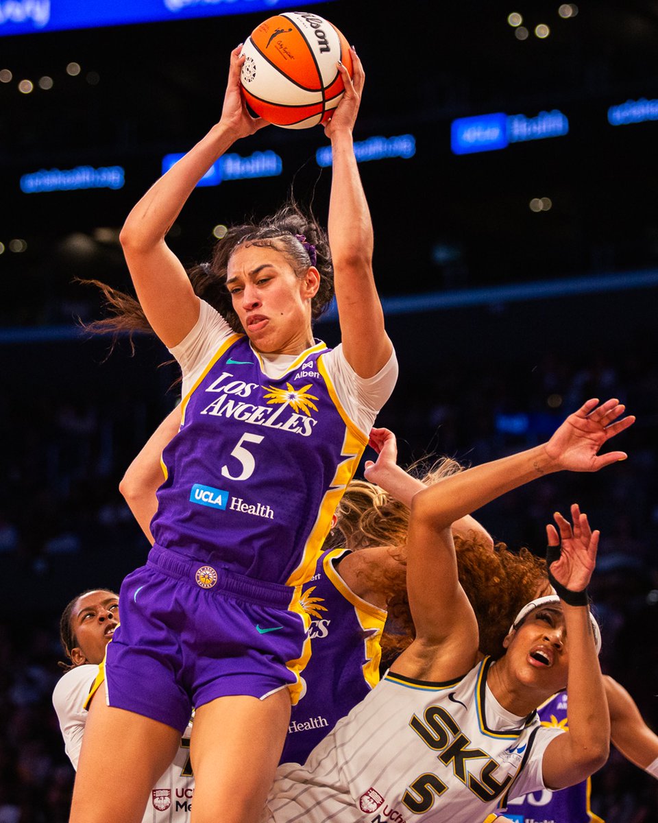 ofcdesigns628's tweet photo. Sparks defeat the Sky

📸 by Oliver Figueroa-Celi for @undraftedus https://t.co/C91O6gq4IK