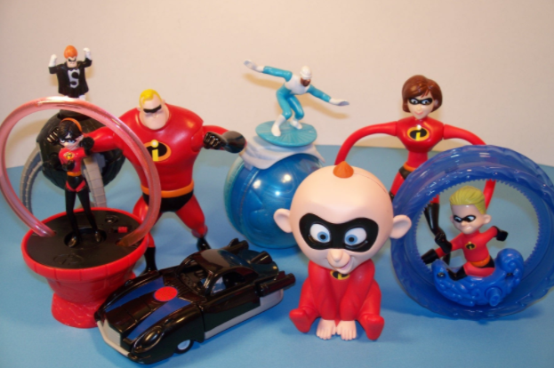 NostalgiaFolder's tweet photo. McDonald’s happy meal toys from the 2000s https://t.co/uKG2SPcJbW