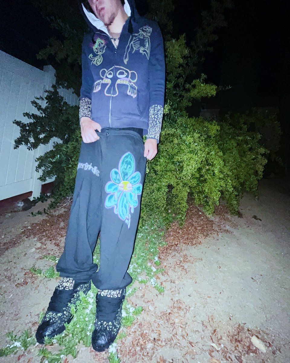 JacksonBrindle's tweet photo. Custom Clothing hand made n willing to send anywhere 
Free shipping ✈️ 
All designs posted 
Insta:jacksonbrindle04 
#Feng #fakemink #nettspend #osamason #1neam #che #djrennessy #ss3bby #phreshboyswag #xaviersobased #blackkray #liltracy #yungbruh #LLlilpeep #LLVirgil #1c34 #Love<3 https://t.co/hgQI27ZkoN