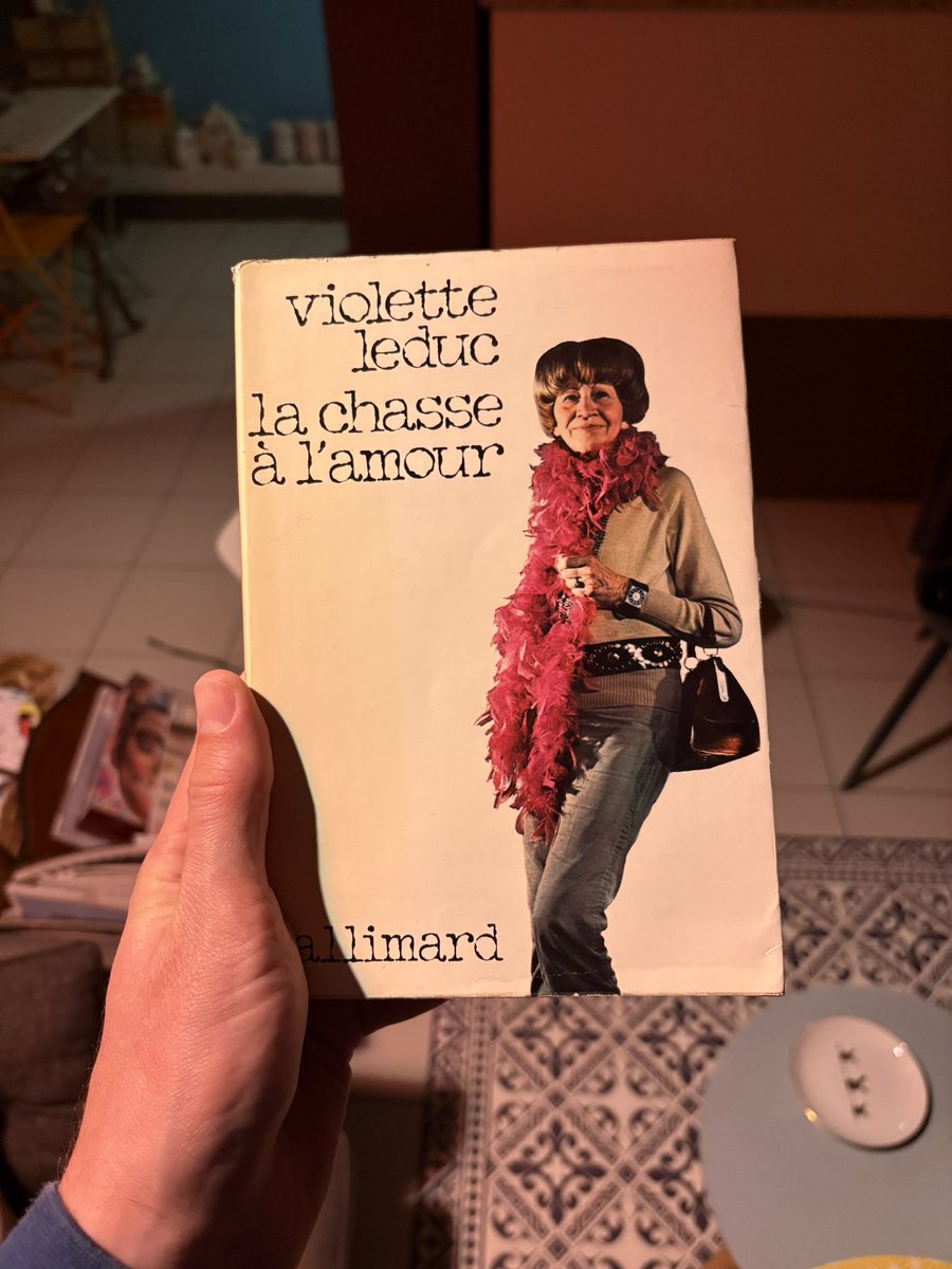 ClorddeWinter's tweet photo. Je vous souhaite d’être aujourd’hui aussi https://t.co/t3GGmgUZAR.s que Violette Leduc.
(Coucou @AlexandreAntol1 !)
#boîteàlivre #autobiographie #VioletteLeduc #montrucenplume https://t.co/E8GliSEnRt