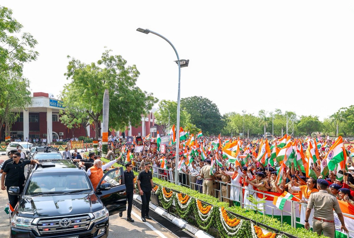 ଗୁଜରାଟରେ ଯଶସ୍ଵୀ ପ୍ରଧାନମନ୍ତ୍ରୀ ଶ୍ରୀ <a href="/narendramodi/">Narendra Modi</a>  ଜୀଙ୍କୁ ଭବ୍ୟ ସ୍ଵାଗତ ଜଣାଇଲେ କର୍ଣ୍ଣେଲ ସୋଫିଆ କ୍ୟୁରେସିଙ୍କ ପରିବାର।
#PMModiInVadodara #OperationSindoor