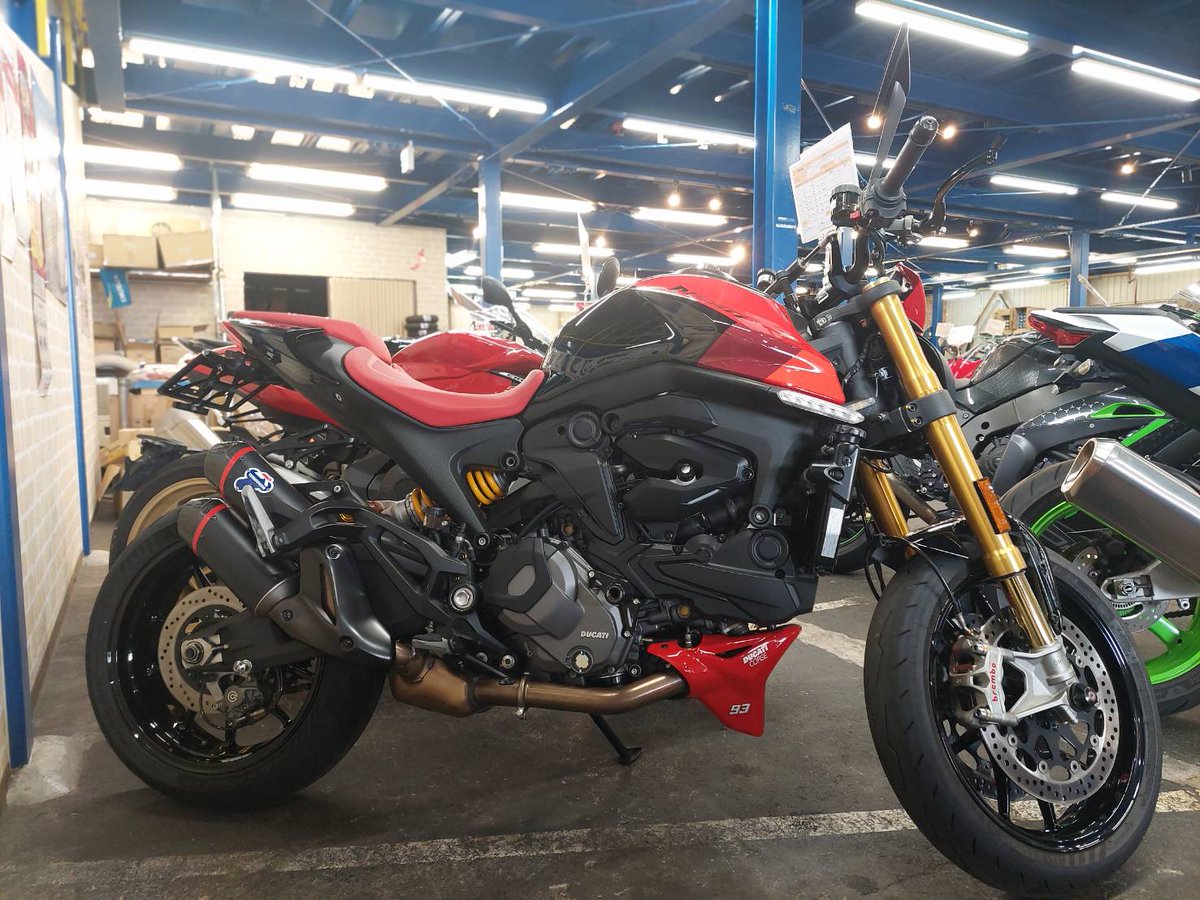 mfd_osaka's tweet photo. MFD大阪店のY氏です！
MONSTER 937 [SP] /ドゥカティ入荷しました！☺
走行距離：12,077km
モンスターめちゃくちゃカッコいいですね！このテルミニョー二のサイレンサーの音もいいです👍
詳細はこちら↓
https://t.co/bzKR9ogddq ｳｪﾋﾞｯｸ
＃MFD大阪 #MFD #MONSTER937 #Termignoni https://t.co/R5D8mv4i9w