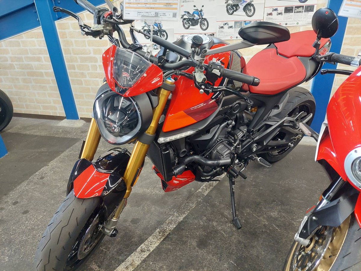 mfd_osaka's tweet photo. MFD大阪店のY氏です！
MONSTER 937 [SP] /ドゥカティ入荷しました！☺
走行距離：12,077km
モンスターめちゃくちゃカッコいいですね！このテルミニョー二のサイレンサーの音もいいです👍
詳細はこちら↓
https://t.co/bzKR9ogddq ｳｪﾋﾞｯｸ
＃MFD大阪 #MFD #MONSTER937 #Termignoni https://t.co/R5D8mv4i9w