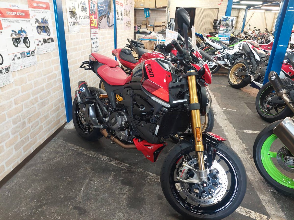 mfd_osaka's tweet photo. MFD大阪店のY氏です！
MONSTER 937 [SP] /ドゥカティ入荷しました！☺
走行距離：12,077km
モンスターめちゃくちゃカッコいいですね！このテルミニョー二のサイレンサーの音もいいです👍
詳細はこちら↓
https://t.co/bzKR9ogddq ｳｪﾋﾞｯｸ
＃MFD大阪 #MFD #MONSTER937 #Termignoni https://t.co/R5D8mv4i9w