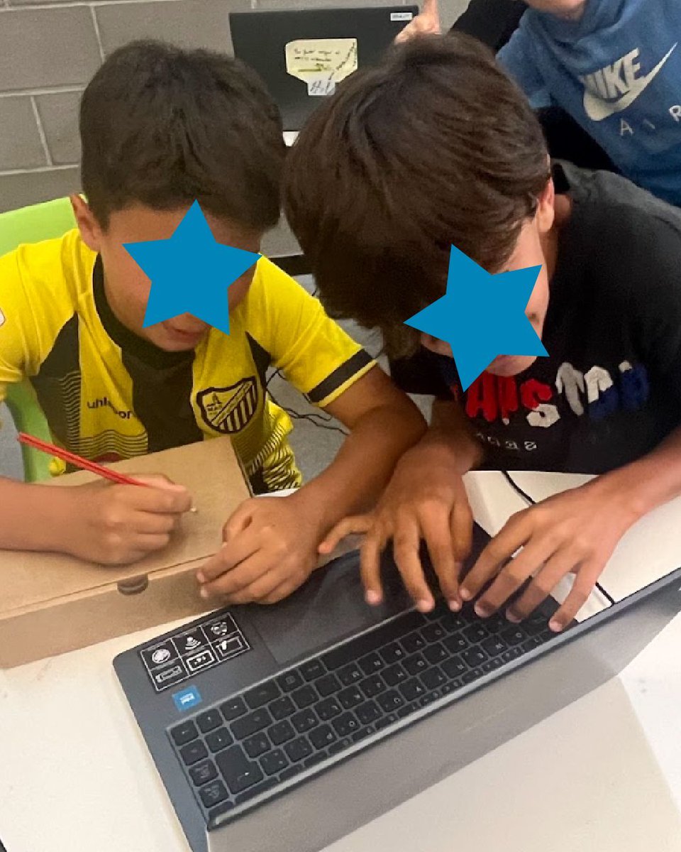 I més capses de ritmes fetes amb Scratch i <a href="/makeymakey/">Makey Makey</a>. Aquestes de l'escola Vila Olímpica! 🎶 😎 🤙 🎶
#extraescolars #steam #programació #videojocs #tinkering #robòtica #VilaOlimpicaTC3