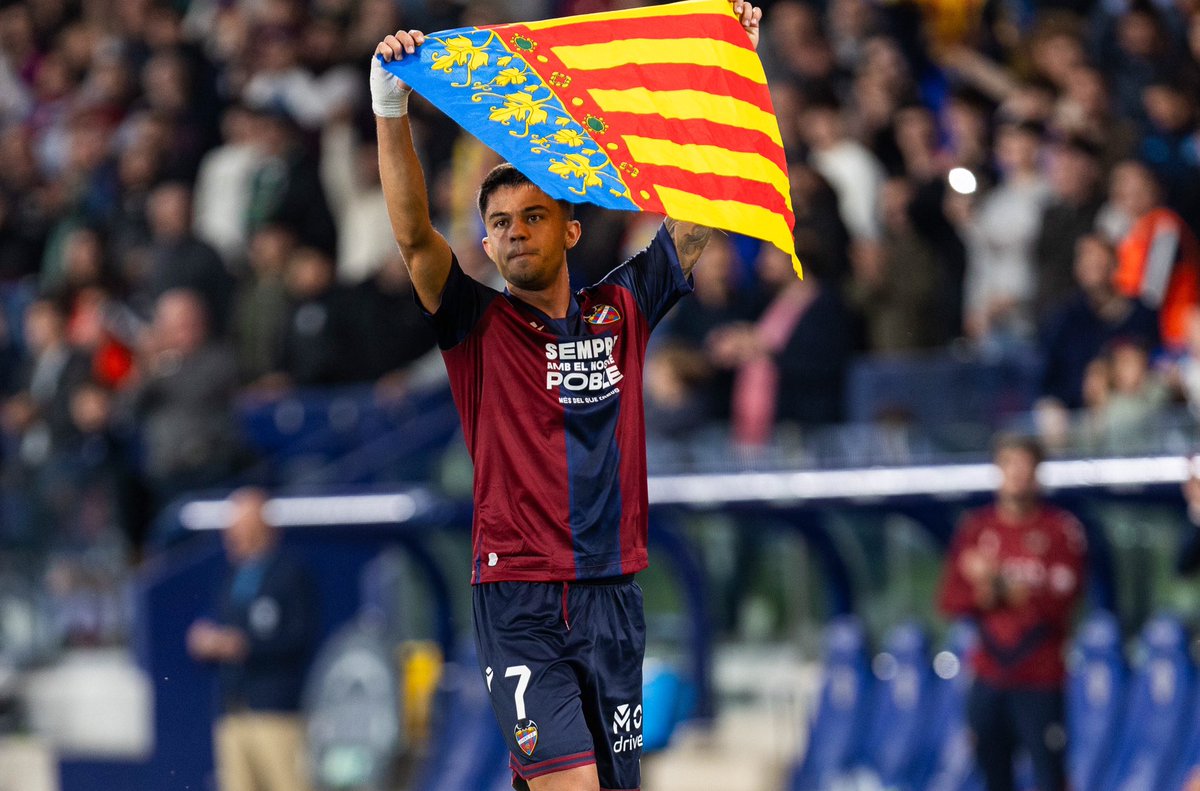 Com ha dit Calero, este ascens és per al nostre poble, per a tots els valencians que patiren tant i tant per la “barrancà”, per a les víctimes, sempre en el record, per als familiars i amics, per als qui ho perderen tot i tracten de refer-se.

Com digué des del balcó de