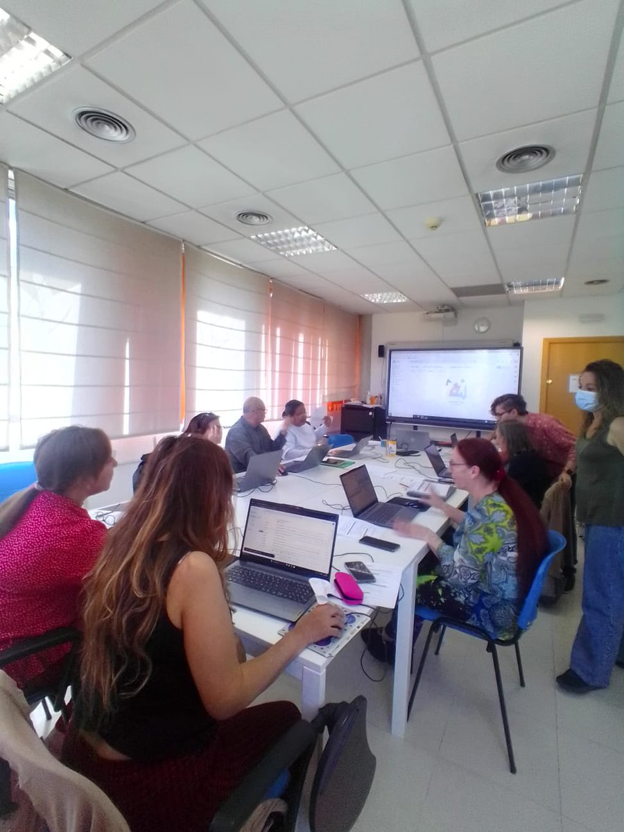 La semana pasado hicimos un taller para los mayores de 55 años donde les enseñamos a manejar el correo electrónico, Google Calendar, Google Drive, tanto en el ordenador como en el teléfono.
¿Quieres saber más sobre nuestros talleres? ¡Contáctanos!
#InclusionDigital #BrechaDigital