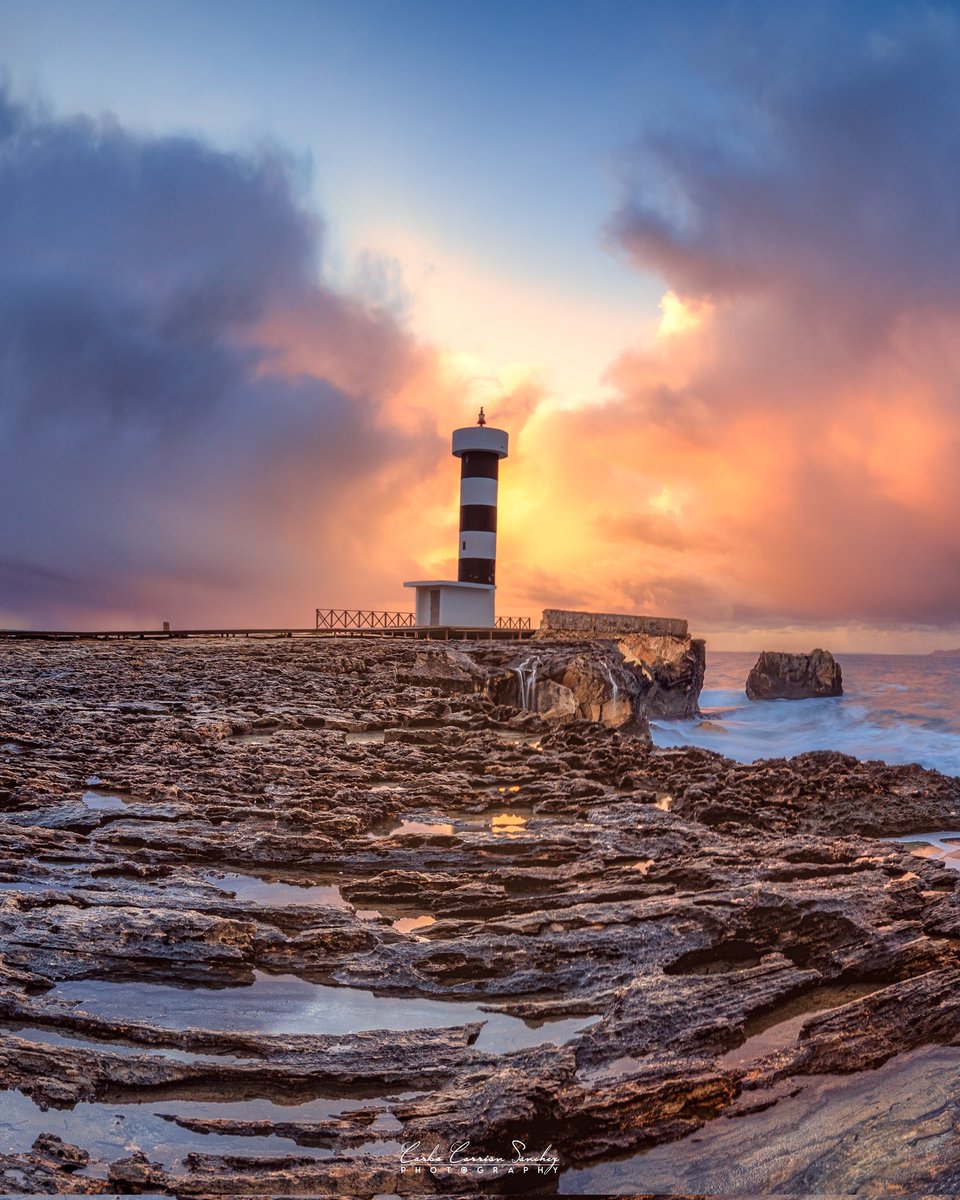 Bon dia! Faro de la Colònia de Sant Jordi.  <a href="/VanguardPhotoES/">Vanguard España</a>
<a href="/UHmallorca/">Ultima Hora Mallorca</a> <a href="/visit_mallorca/">visitmallorca</a>
<a href="/SonyEspana/">Sony España</a> 
#PaisajesDelMundo <a href="/tiempobrasero/">Tutiempo</a> 
<a href="/hacerfotos/">Antonio (@hacerfotos)</a> #EarthandClouds
<a href="/FarosLos/">Los faros del mundo</a> <a href="/FarsdeBalears/">Fars de Balears</a>
#MisFotosDeBaleares #PicOfTheDay #cielosESA
#bestsunsetphoto
#landscapephotography