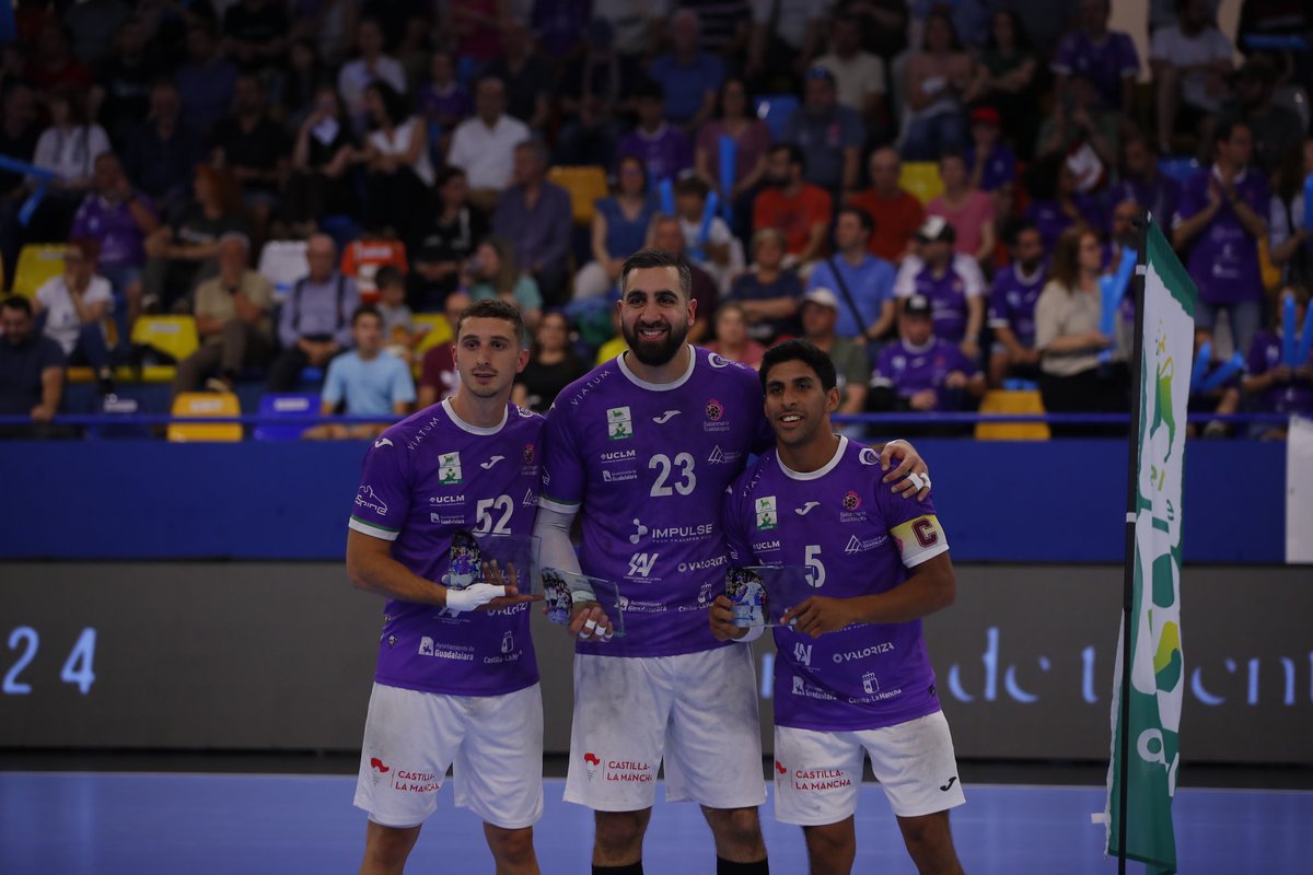 Maravillosa la tarde ayer en el David Santamaría 🥰

Toda nuestra familia junta y apoyando al primer equipo en su difícil misión 🫶🏻💪🏻

Nos queda solo un pasito para lograr nuestro objetivo, pero viendo estas fotos, nos atreveríamos a decir que el objetivo está más que cumplido 💜