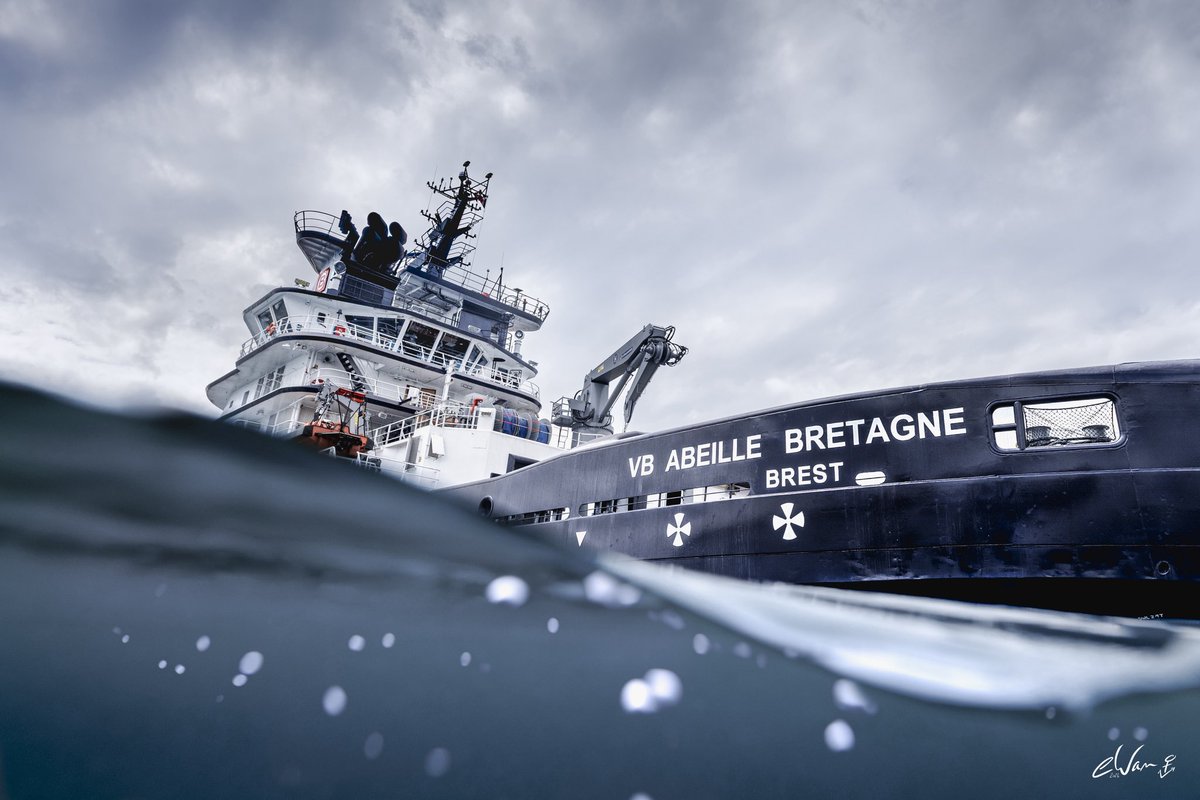 L’Abeille Bourbon n’est plus…
Vive l’Abeille Bretagne ! ⚓️

Il y a dix ans, une intuition artistique et un petit accident photographique m’ont montré le chemin d’une série de captures située […] lire la suite de l’article 👉🏻 ewan-photo.fr/actualites/abe…

<a href="/MarineNationale/">Marine nationale</a> <a href="/BoludaCM/">Boluda Corporación Marítima</a>