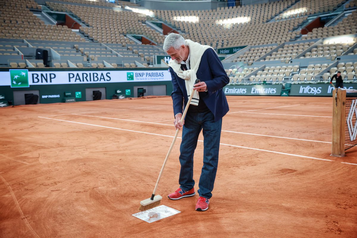 7h ce matin… pour déjà revivre les émotions d’hier. Merci Rafa <a href="/RafaelNadal/">Rafa Nadal</a> 

Crédit: Fred Bukajlo- Europe 1- Capa Pictures
