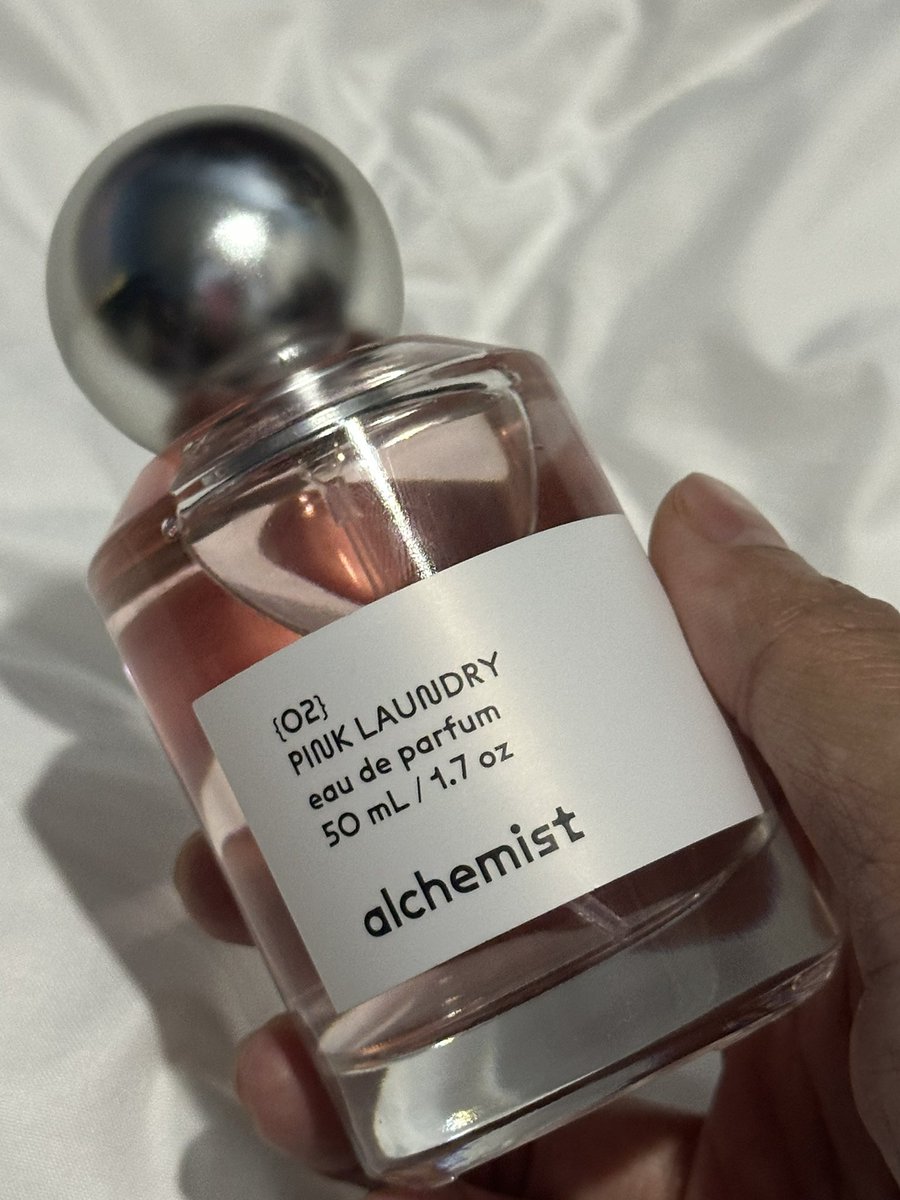xxfinaaa's tweet photo. Babe, if you suka clean scent you confirm akan suka alchemist pink laundry 💗✨bau macam baru lepas mandi, very soft &amp; fresh! 🛁 https://t.co/WaxKhTZ2ct