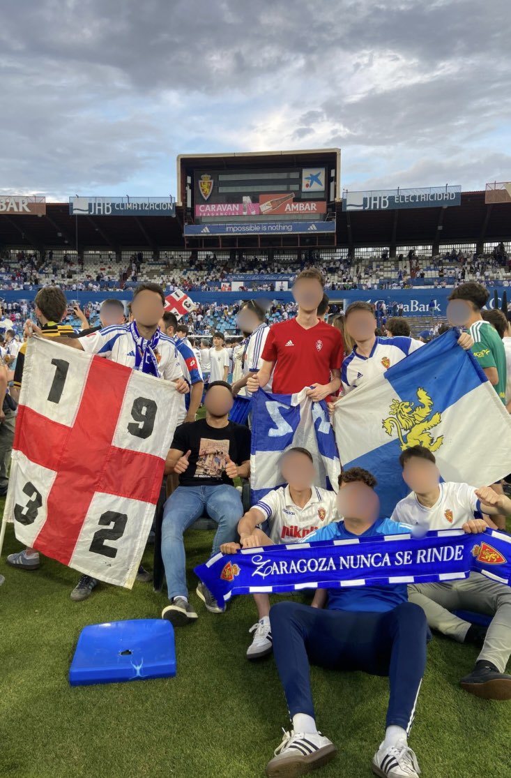 RZCD_alex's tweet photo. GLORIA ETERNA REAL ZARAGOZA 🤚🏻 #RealZaragoza #lfn86 https://t.co/XOMTOZGIpl