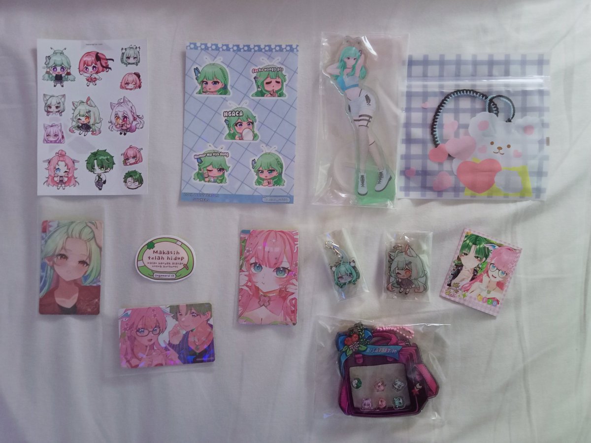 aabbiirama's tweet photo. AC-29, Aisatset ID
Ku pusing euy, mau beli merch semua talent-nya, tp ntar abis CF gabisa pulang, wkwkwk. Mana kata-kata motivasinya on point lagi 😅

Oiya, shacker keychain-nya lucuuuk 😍 https://t.co/oQDnlnNGgn