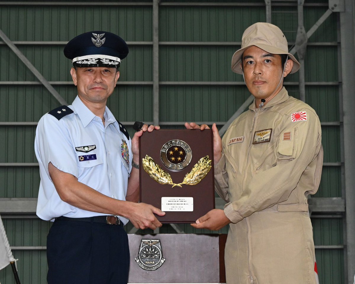 【#56DAPE】
派遣海賊対処行動航空隊第56次要員の帰国行事を行いました。
約5カ月の派遣期間中、第1次の派遣から累積して任務飛行3,400回という記録を達成しました。
「美ら海の防人」第5航空群は、船舶の航行の安全確保に貢献するため、日々任務に邁進しています✈
 #海上自衛隊