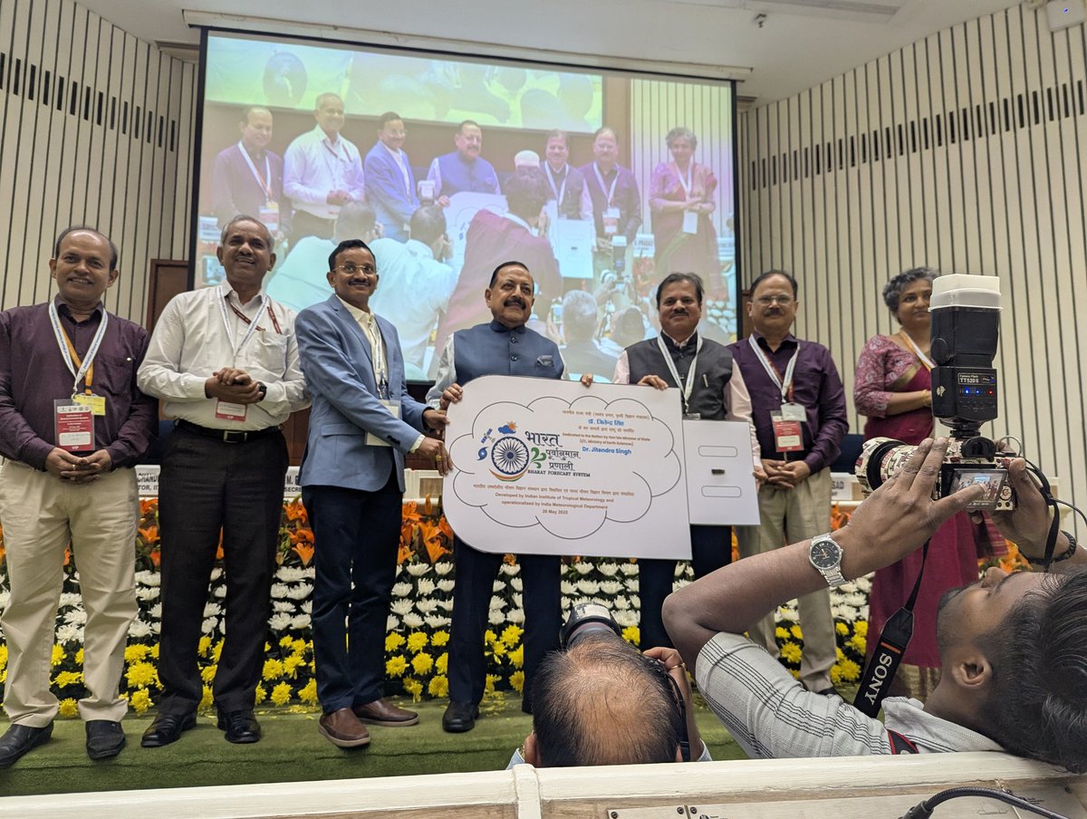 ramrajn's tweet photo. @DrJitendraSingh in dedicating Bharat Forecast System to the nation highlighted @Indiametdept ability now to provide high-res (village) level forecasts. He lauded @iitmpune for indigenous model dev. led by women scientists &amp; IMD contributions for risk red'n &amp; economic dev. https://t.co/Qz5f2qNDrl